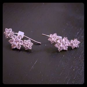 Flower ear crawler earrings!
